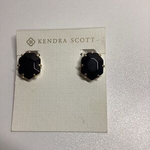 Kendra Scott Morgan clip on earrings, slight defect in stone, NWT